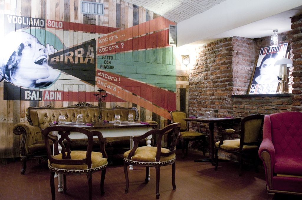 newgirls_milano's tweet photo. Stasera cena #newgirls nel luogo dove la #birra artigianale si esprime al meglio. Un'altra pinta da @BaladinMilano #opengarden https://t.co/YKjC3Jfe9P