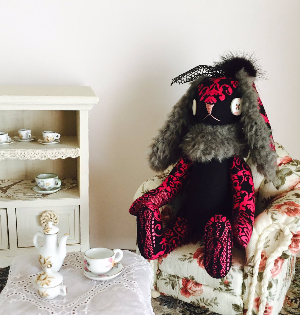 ナカノカナ 縫々王国 Twitterren 女優アグネス 縫々王国 ボタンウサギ ナカノカナ Doll Artdoll Dollmaker Fantasyart Illustration ウサギ ぬいぐるみ 動物人形 ミニチュア家具 ドールハウス イラスト Artdive アートダイブ T Co