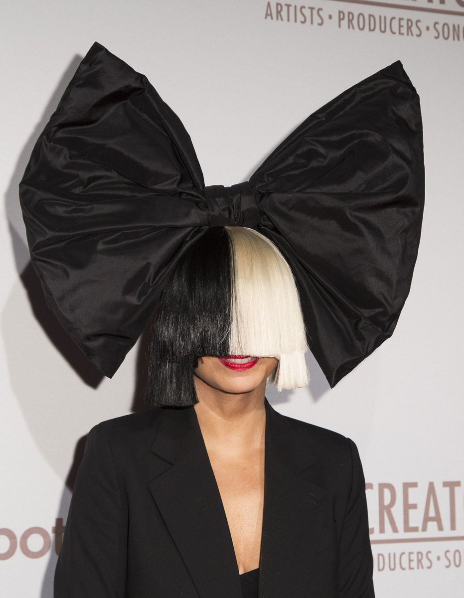 trichtruths's tweet photo. Celebrities who are fans of #wigs. #trichtillomania #hairpulling #notalone https://t.co/pvFrPEeeqm https://t.co/cCT3KV4hoM