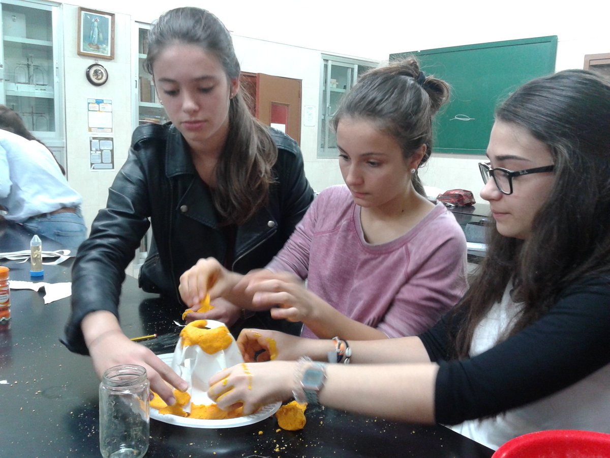 zientziapolisMI's tweet photo. Disfrutándo con los nuevos monitores/as de la Zientziastea de Barakaldo.@zientziapolisMI https://t.co/Q87DW25kSU