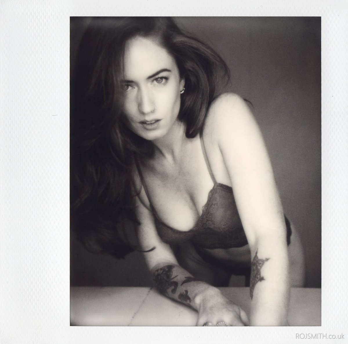 RojSmith's tweet photo. It's #polaroidweek, so here's another photo of the lovely @jennyosullivan4 #roidweek2016 #Spectra #makerealphotos https://t.co/9jz66xFp8J