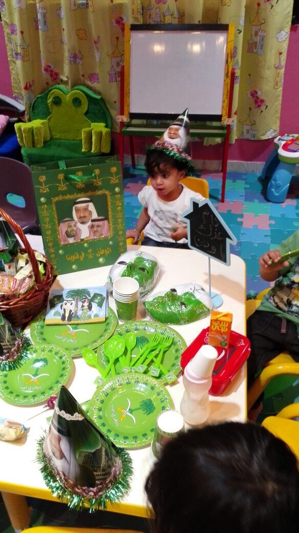 Warm_touch_'s tweet photo. في حفلة #اليوم_الوطني 💚 #رسم #قسم_الصغار #صرف_الرواتب_بالابراج  #حضانة #مكة #العوالي #طفي_الضو #مكة_المكرمه_العزيزيه_العوالي_الشوقيه #مفضلتي https://t.co/DUiKHjCi3P
