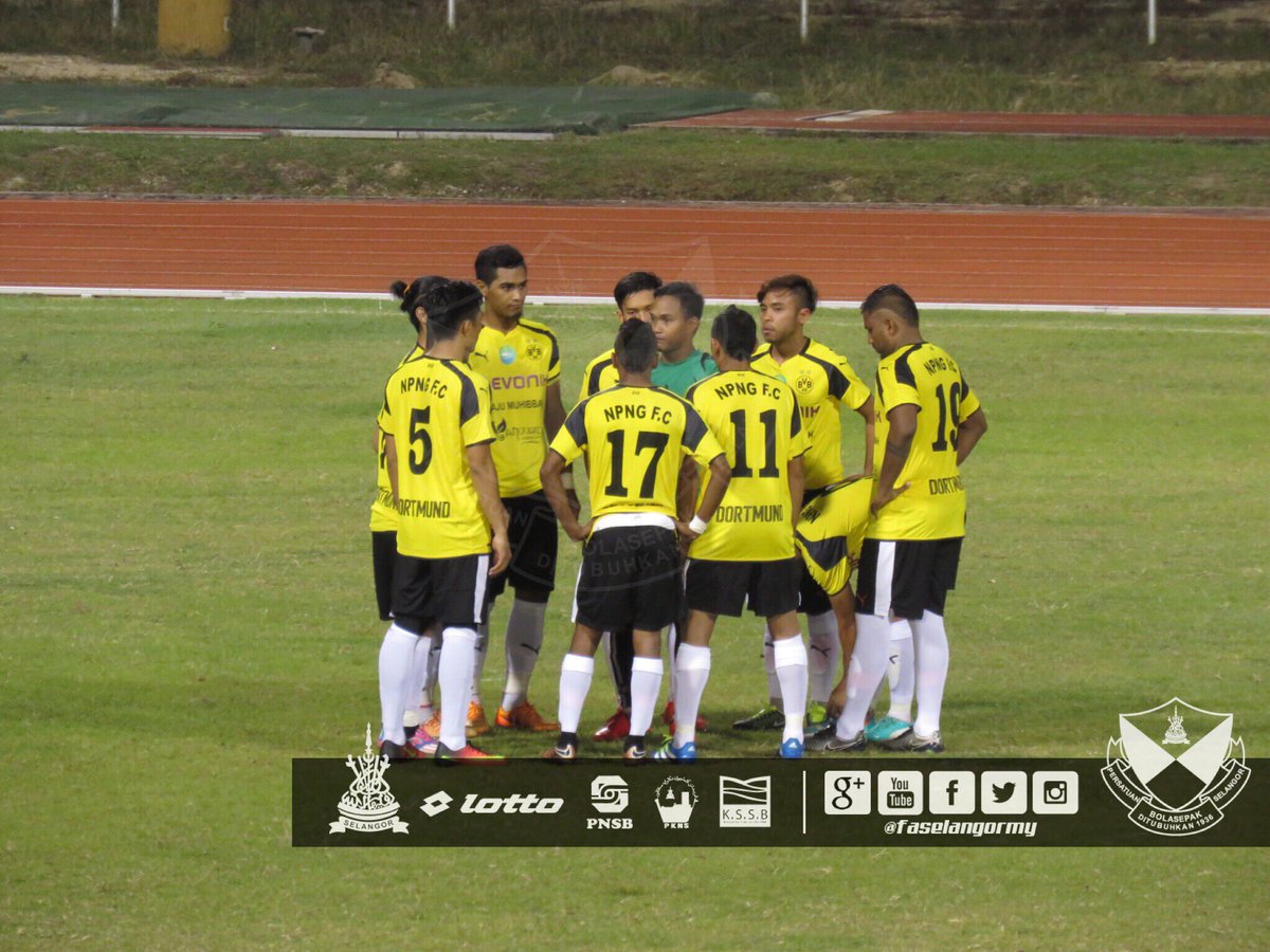 selangorfc's tweet photo. GALERI: Sekitar sepak mula aksi pembuka tirai Liga FAS 2016/17, Piala Sumbangsih @the_pknsfc 🆚 NPNG-Emkay di Stadium UKM https://t.co/Mh3ouTFkjR