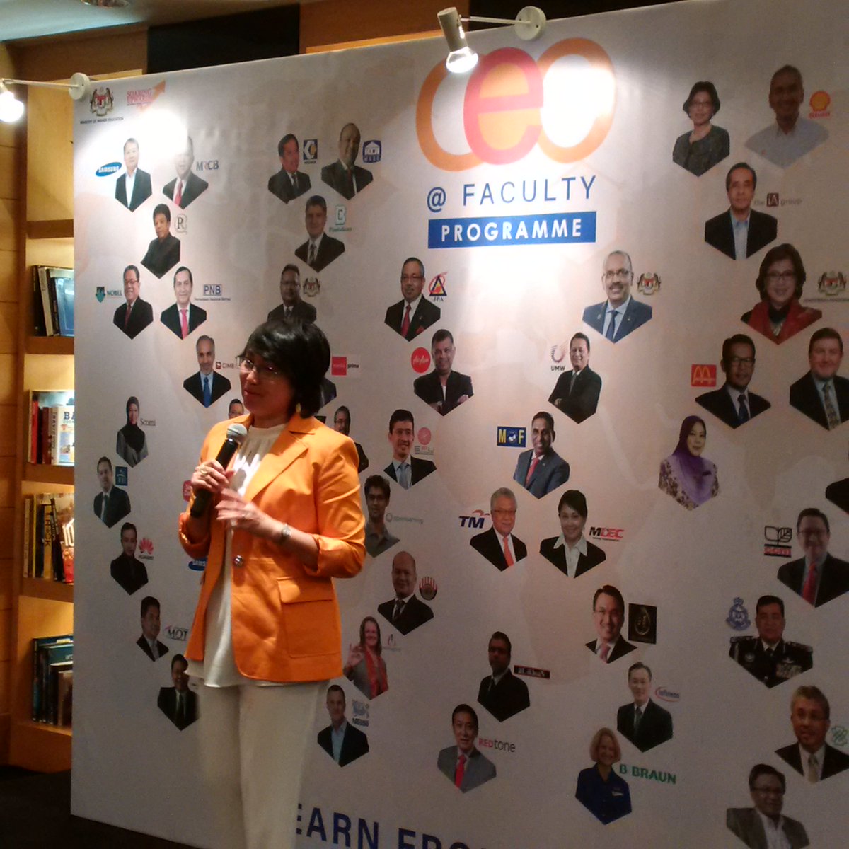JohanMerican's tweet photo. #CEOfaculty @YasminMDeC on how she is on a crusade to raise graduates' awareness of digital innovation @MoheOfficial https://t.co/HIKPjN7ePN