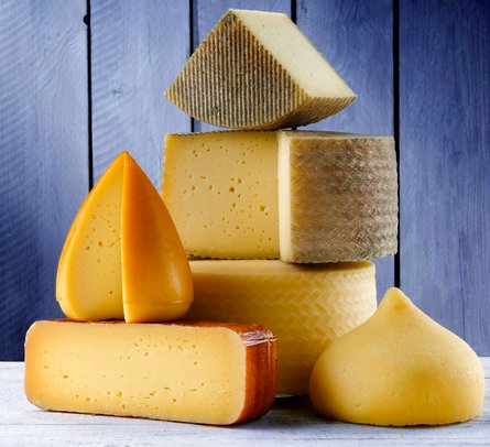 UnivCrossing's tweet photo. Discover the most notable cheeses of Spain at Central Market's Cooking School tonight! https://t.co/TYdEMu4HcV #UCEvents https://t.co/sX4mMVWGaK