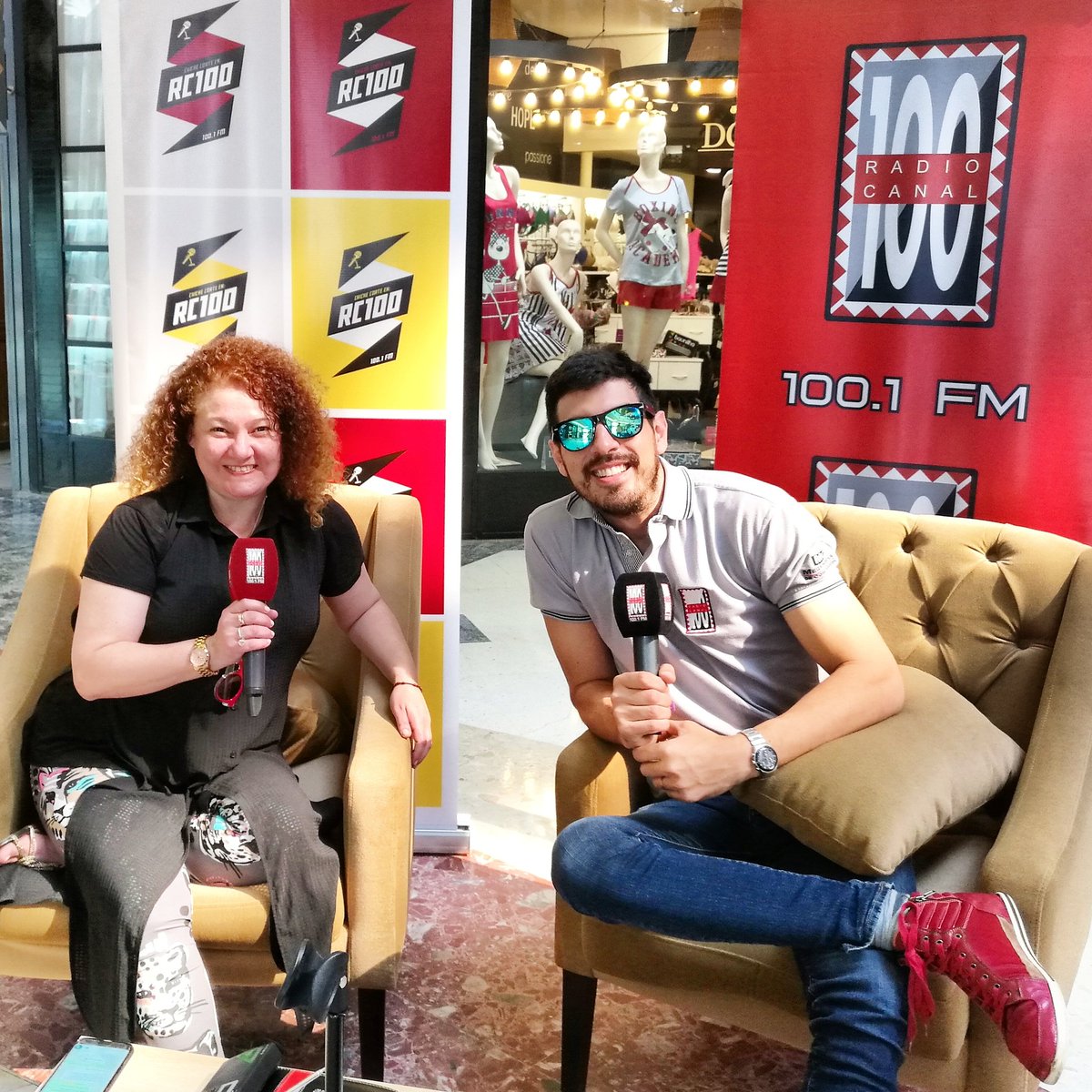 somosrc100's tweet photo. Hoy el programa lo hacemos celebrando los 21 años del @Shopping_delsol Feliz Aniversario!!! https://t.co/7dnL3dhOFQ