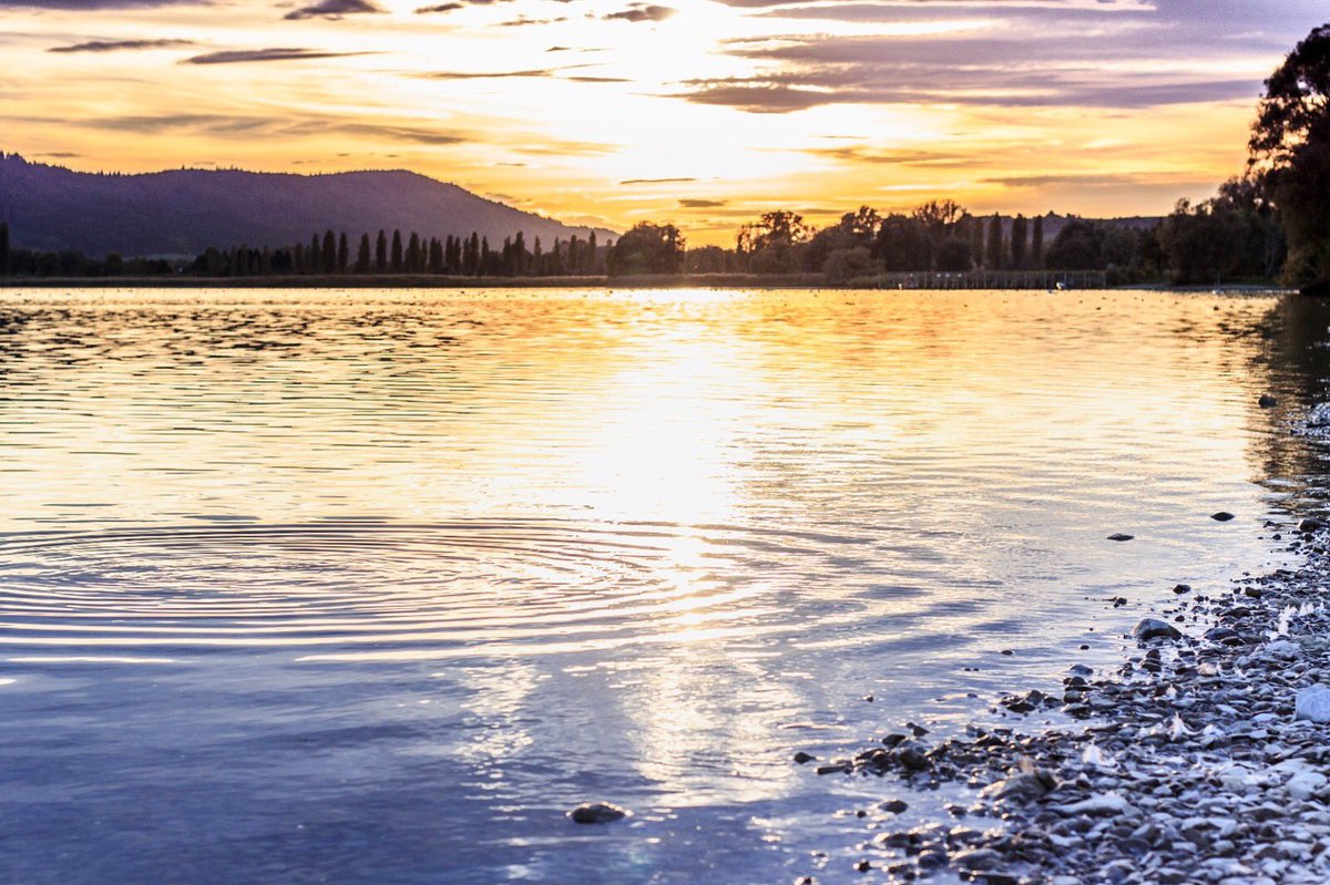 withkatYT's tweet photo. Bodensee...⚓️⛵️🌅

#bodensee #photography #sonnenuntergang #sonne #see #sunset #sunsetpicture #sunsetpic #landschaft #landscape 🌄🌅 https://t.co/Y5CIgICKJJ