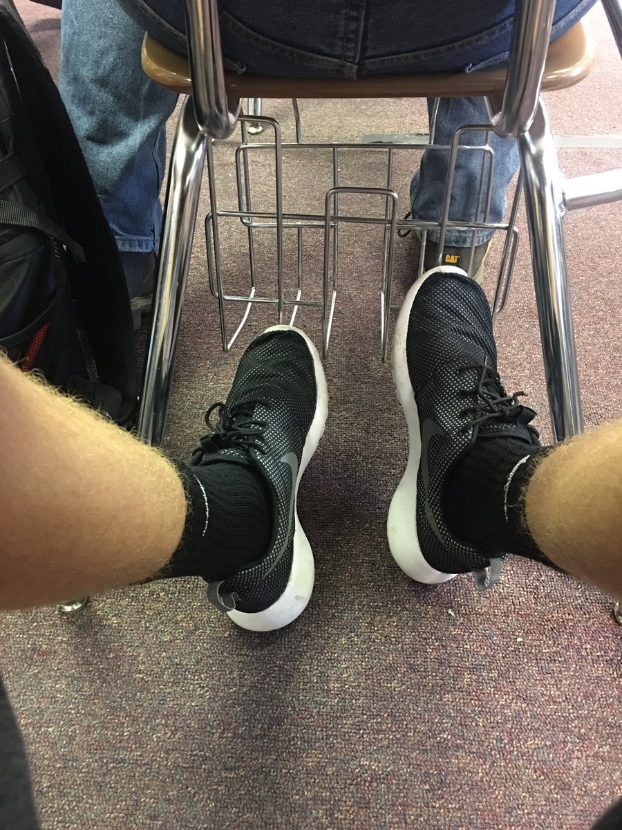 whensley15's tweet photo. I fucking hate when I sit behind these chairs https://t.co/2F36uTd413