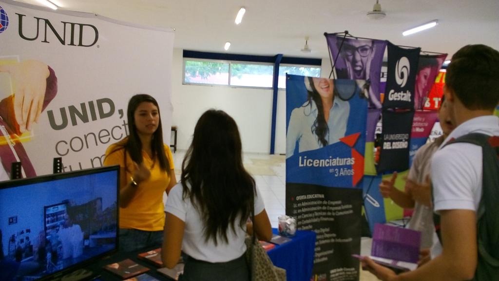Nos encontramos en la feria vocacional del CBTIS 111