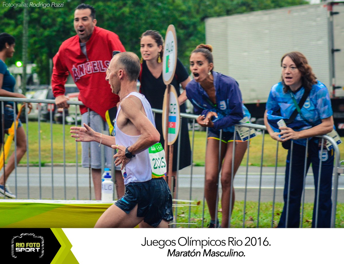 RioFotoSport's tweet image. @Rio2016 el Atleta Argentino @M_mastromarinoo en el Km 35 recibiendo el aliento de su compañera @mariaperalta77. Fotografía @PozziRodrigo