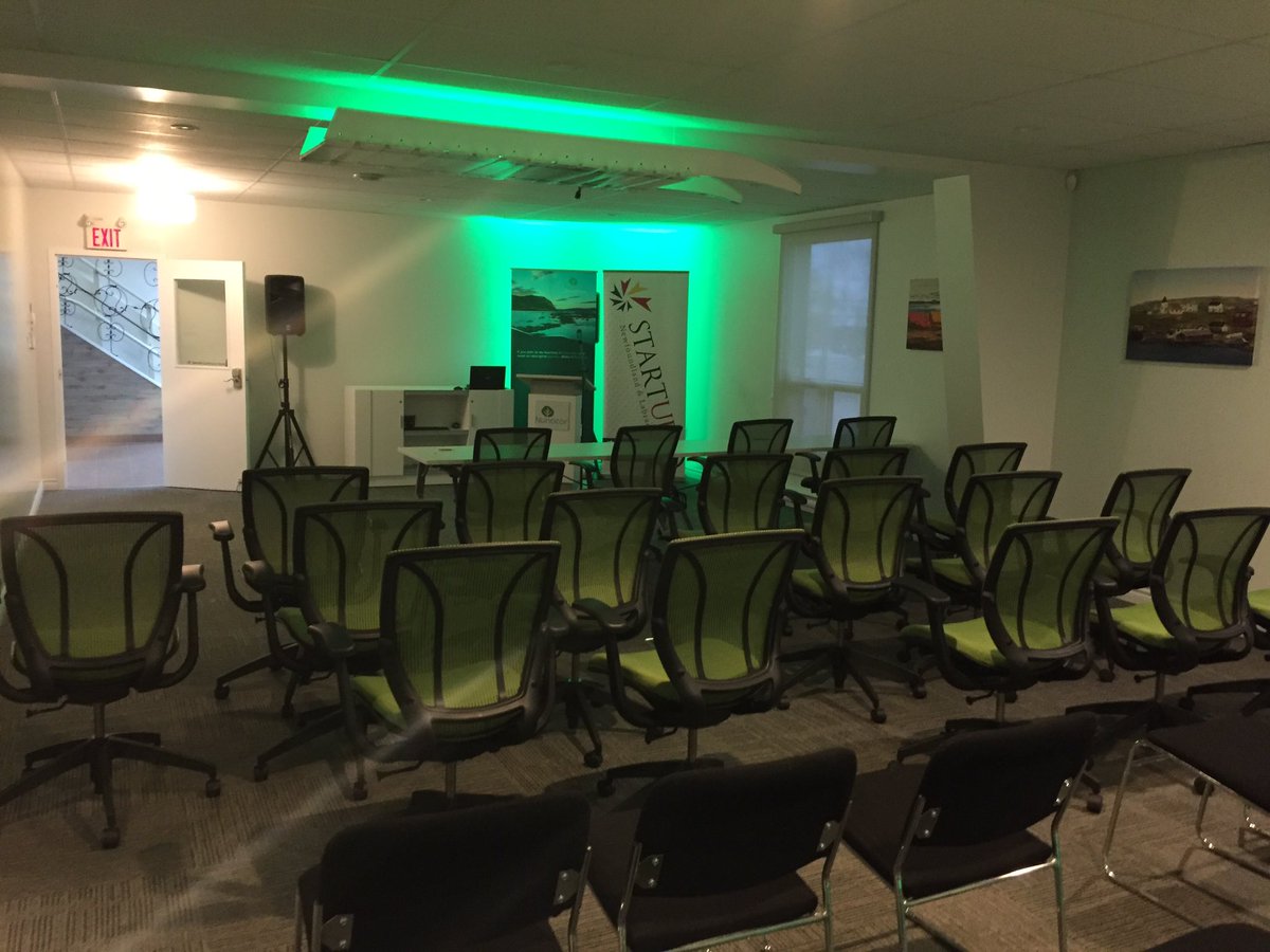 KomatikRealEst's tweet photo. Our Conference room all set for @Nunacor #smallbusiness event today. Host your next event with us. Reserve online https://t.co/puhKwsEJlc https://t.co/qrDQVbDCJs