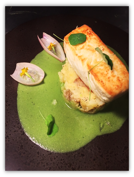 CliffHotelGlstn's tweet photo. #fishlovers #goodfood #hungry @BrettJade @HarbourRadioGY @kennythomas_uk @RooftopNorwich  
This looks IncrEdible.. Oven roasted Hallibut. https://t.co/YkKdXkTxRt