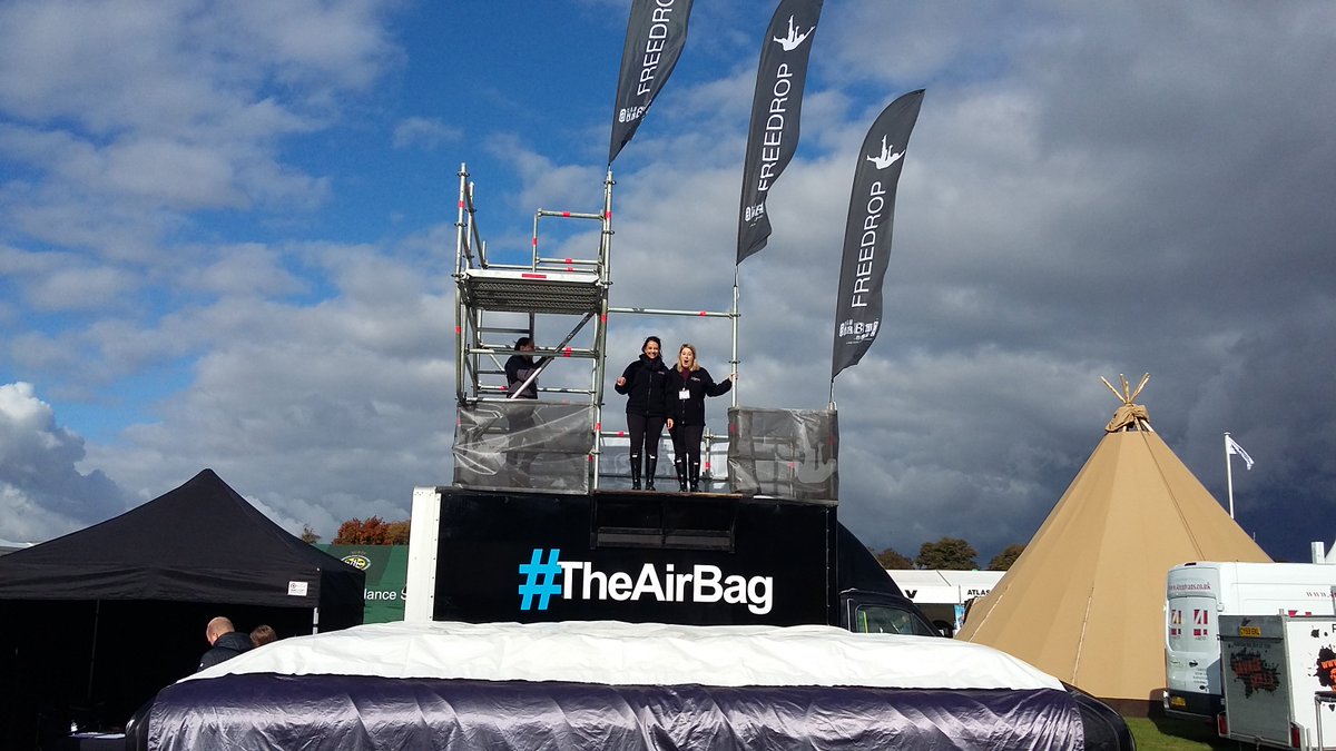 XLDisplays's tweet photo. Thanks @TheAirbag for providing the XL team at @TheShowmansShow with a much needed break, we had a fantastic time! #TheAirBag #Showmans16 https://t.co/xV8HcaTWW7
