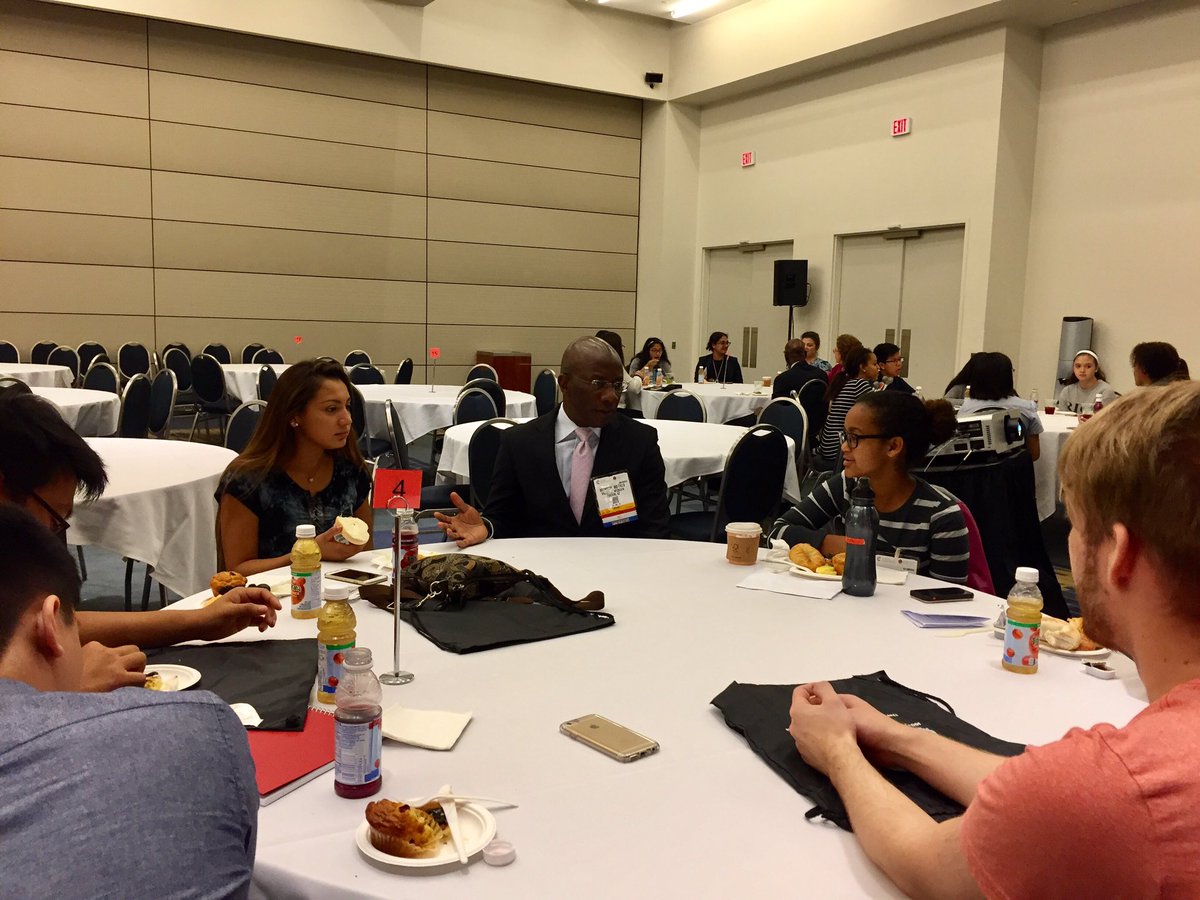 WHS_Maitland's tweet photo. Colorectal surgeon proving insights & life tips to Wakefield seniors #ACSCC2016 @APSGifted @APS_OMA @principalWHS @WHSHappenings https://t.co/E8sgdfYilr