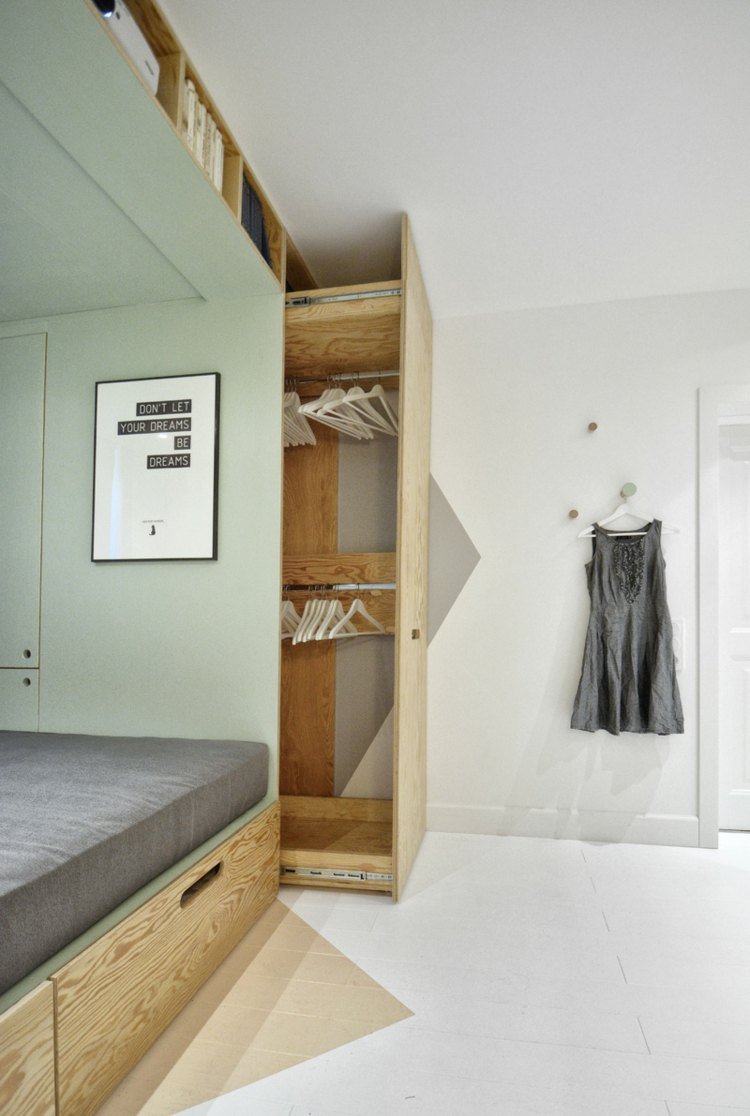VisiteDeco's tweet photo. C'est ce qu'on appelle une chambre optimisée ! #gaindeplace #chambre #room #storageideas #dressingroom #smallflat #spacesaving https://t.co/eLDqxiphGV