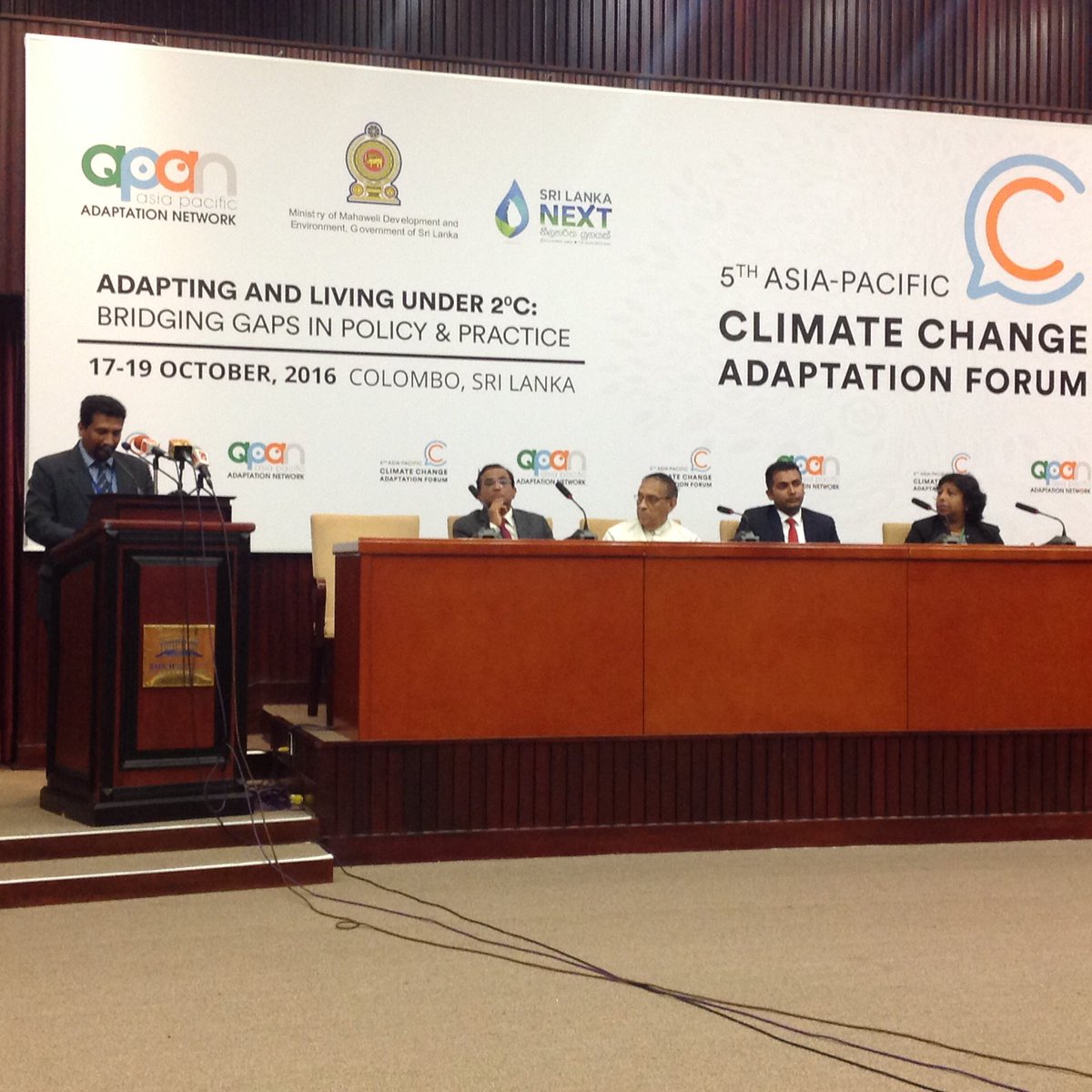 Rangaslk's tweet photo. Dr. Sunimal Jayathunga - Director #ClimateChange of #SriLanka presents the #ColomboStatement of #APAN2016 - @Janathakshan @APANadapt https://t.co/l3c10HLElE