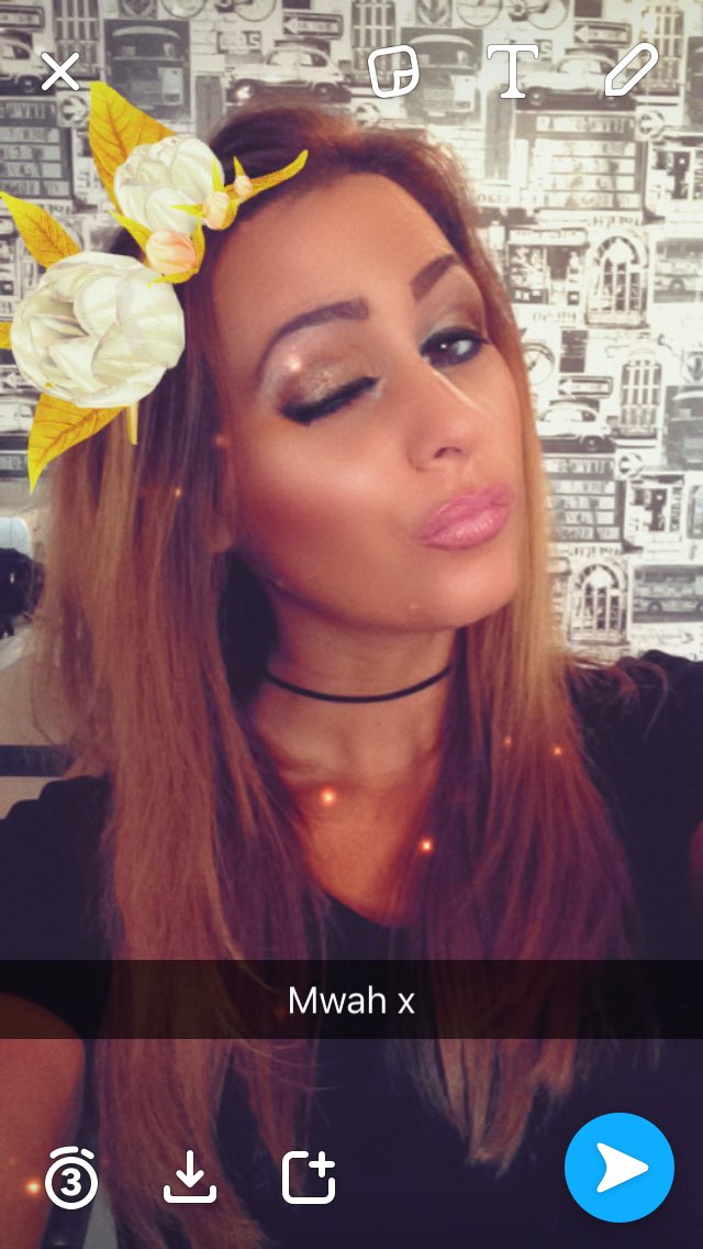 lisa_kiz's tweet photo. #snapchat #filter #flower #sparkle #fun https://t.co/5Xw2nsQSbx