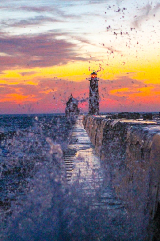 pauljendrasiak's tweet photo. #sunsetsplash #visitgrandhaven #PureMichigan @VisitGrandHaven @PureMichigan https://t.co/on7v7cLVbA
