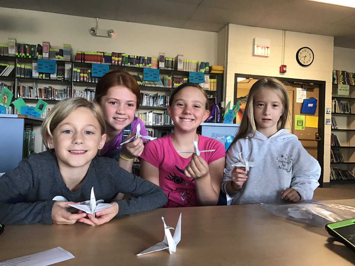 MrsWrenn17's tweet photo. Making cranes to spread peace. #hatchtigers #oakpark97 #cranesforpeace @ms_kthomas https://t.co/qj5ybzFOep
