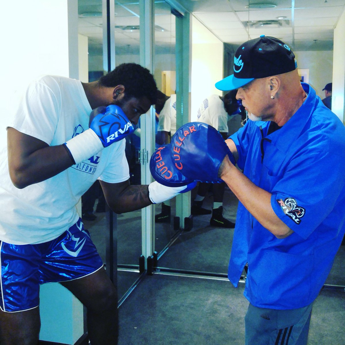 ezfight100's tweet photo. Keepen my fighter on poi t with needed cight plan. https://t.co/AQLrTyWKd1