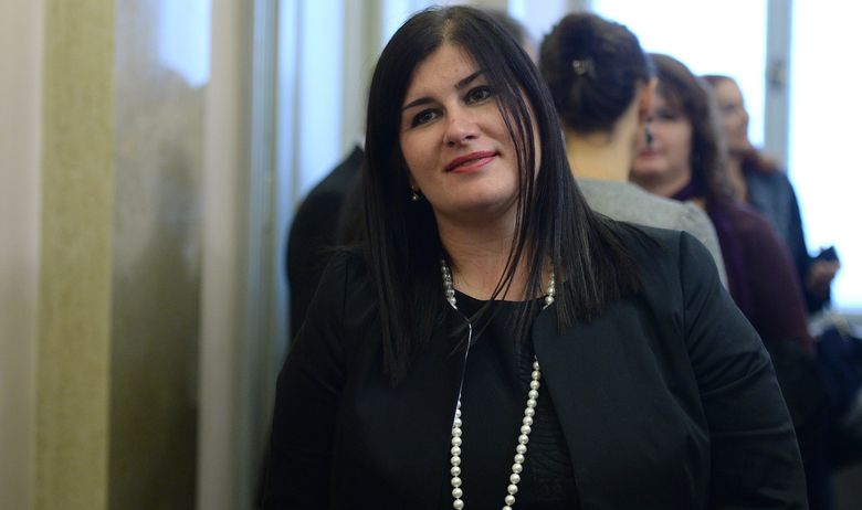 jutarnjihr's tweet photo. Tko je nova ministrica koja Hrvatskoj može donijeti više od 10 milijardi eura https://t.co/9EBtVuk3bp https://t.co/wSvXJaCwzU