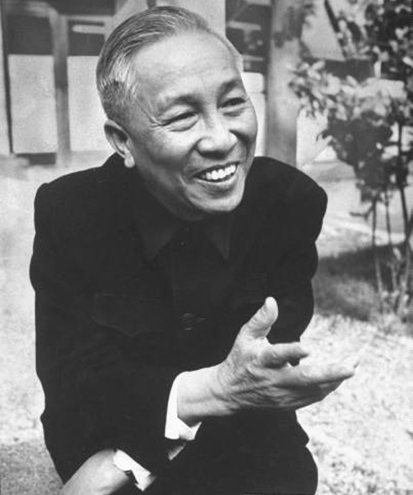 ofervi's tweet photo. Le Duc Tho, rechazó en 1973 el PREMIO NOBEL DE PAZ. Dijo que en su país aún no había paz y que a pesar del acuerdo, los bombardeos seguían. https://t.co/g0FnZV2mKY