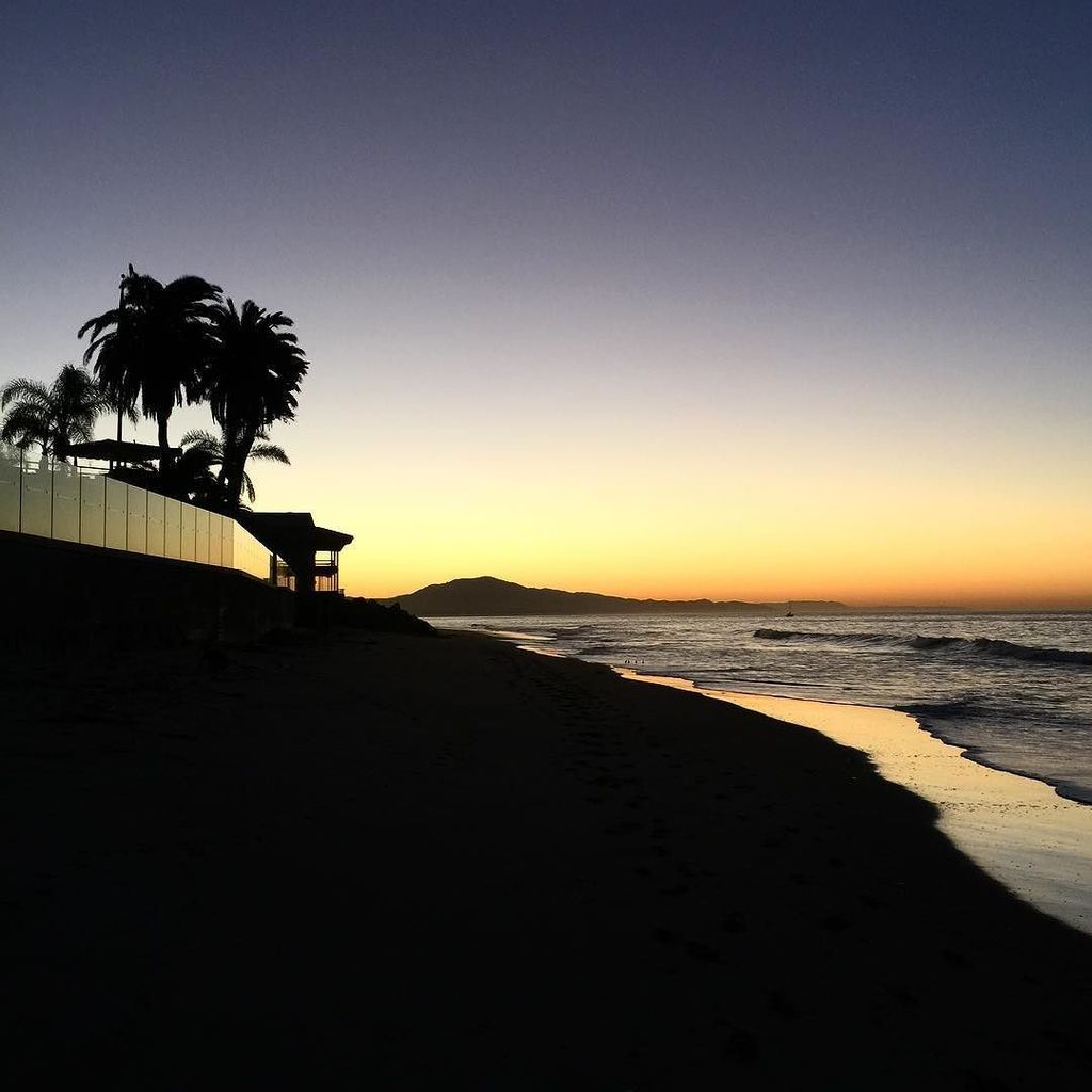 angelascotts's tweet photo. sunrise beach walks nothing better #ilovesb https://t.co/dHcv1akS6p https://t.co/CAIqp51U7x