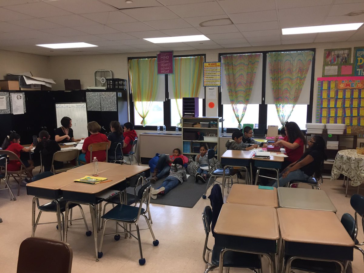 j_santossilva's tweet image. Ms. Pinto&apos;s Little French Fries 🍟 (named themselves!) are loving stations! #blendedlearning @Calcutt_MS @vcapellan @buddycomet @EDDA31372