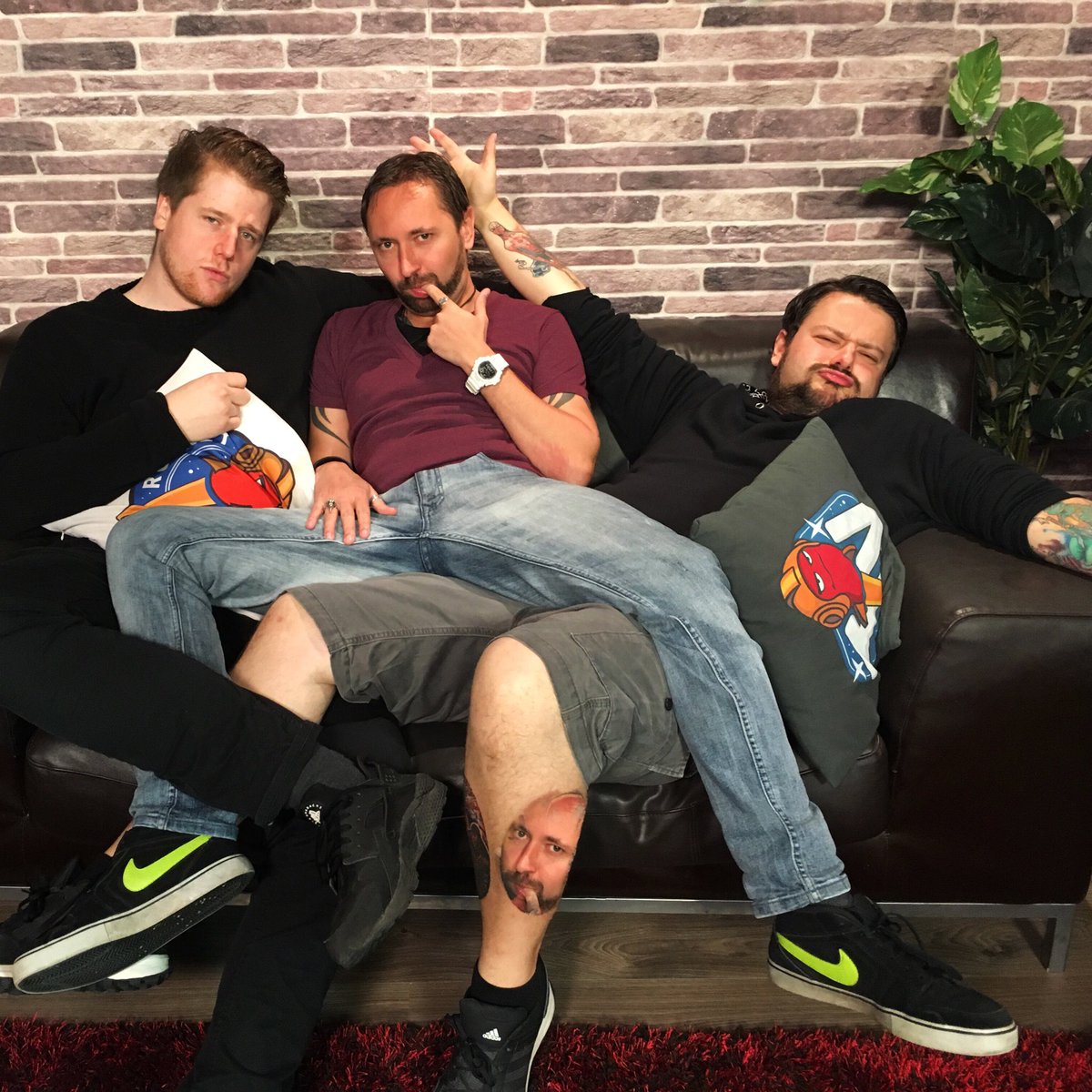 elSabbatho's tweet photo. Liebe ist...
@onlinegott @GameWolf @nanoorap #rbtv https://t.co/e53DZmYTIQ