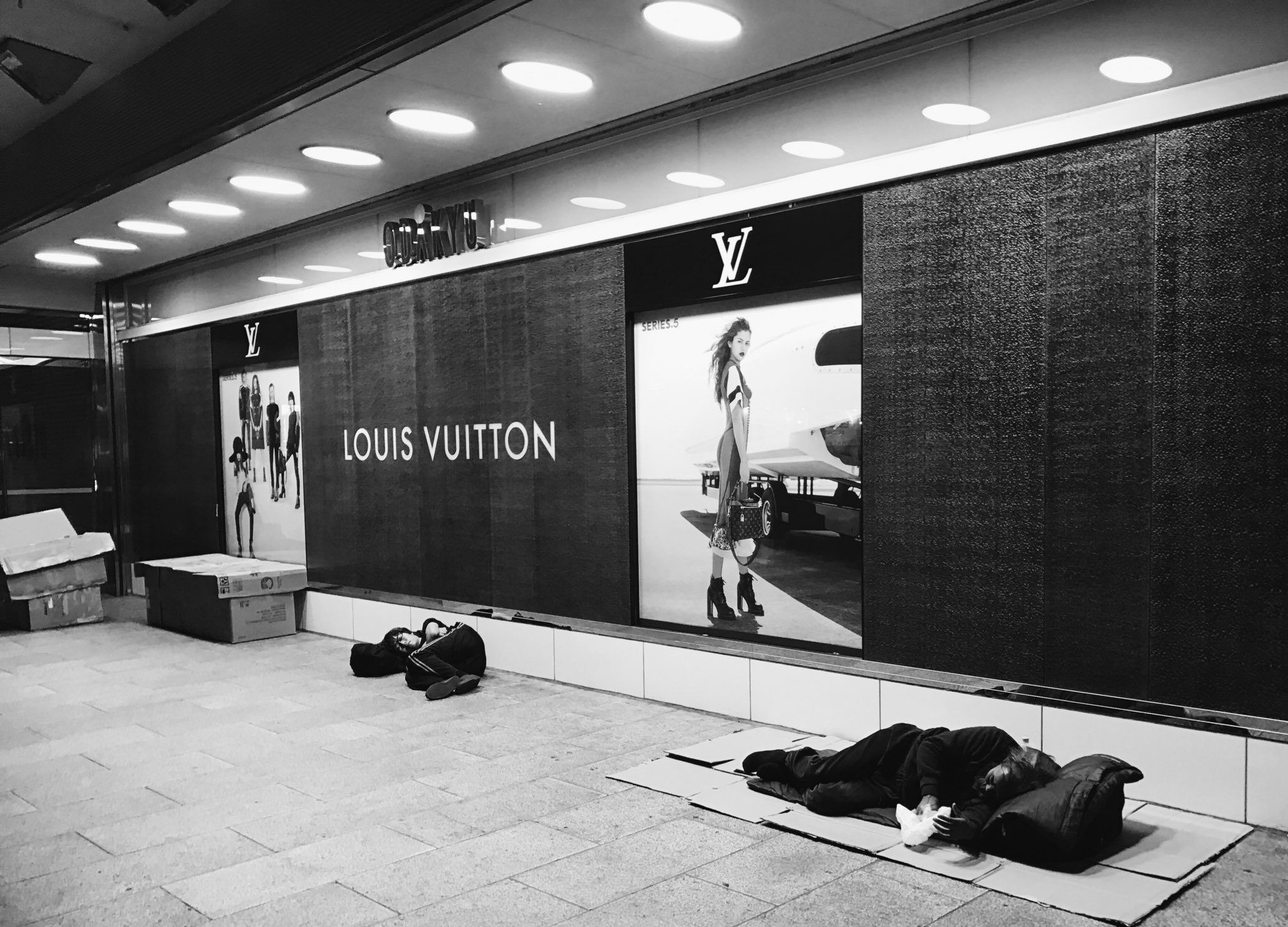 A man walks in front of the Louis Vuitton store in the Zorlu