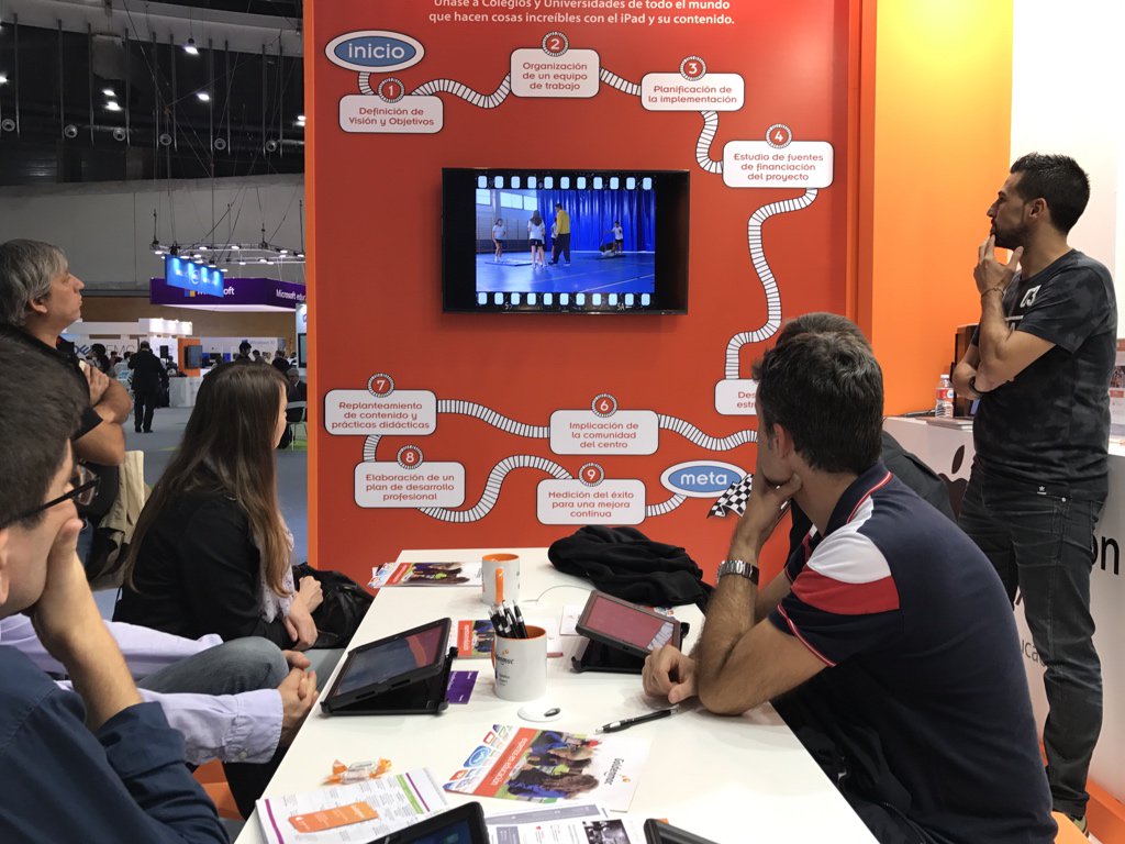 ColegioMirasur's tweet photo. El aprendiz es el único protagonista del aprendizaje y su creatividad nos sorprende cada día @VicenteMirasur #SIMOEDU16 #somosMirasur https://t.co/naBEgB4umF