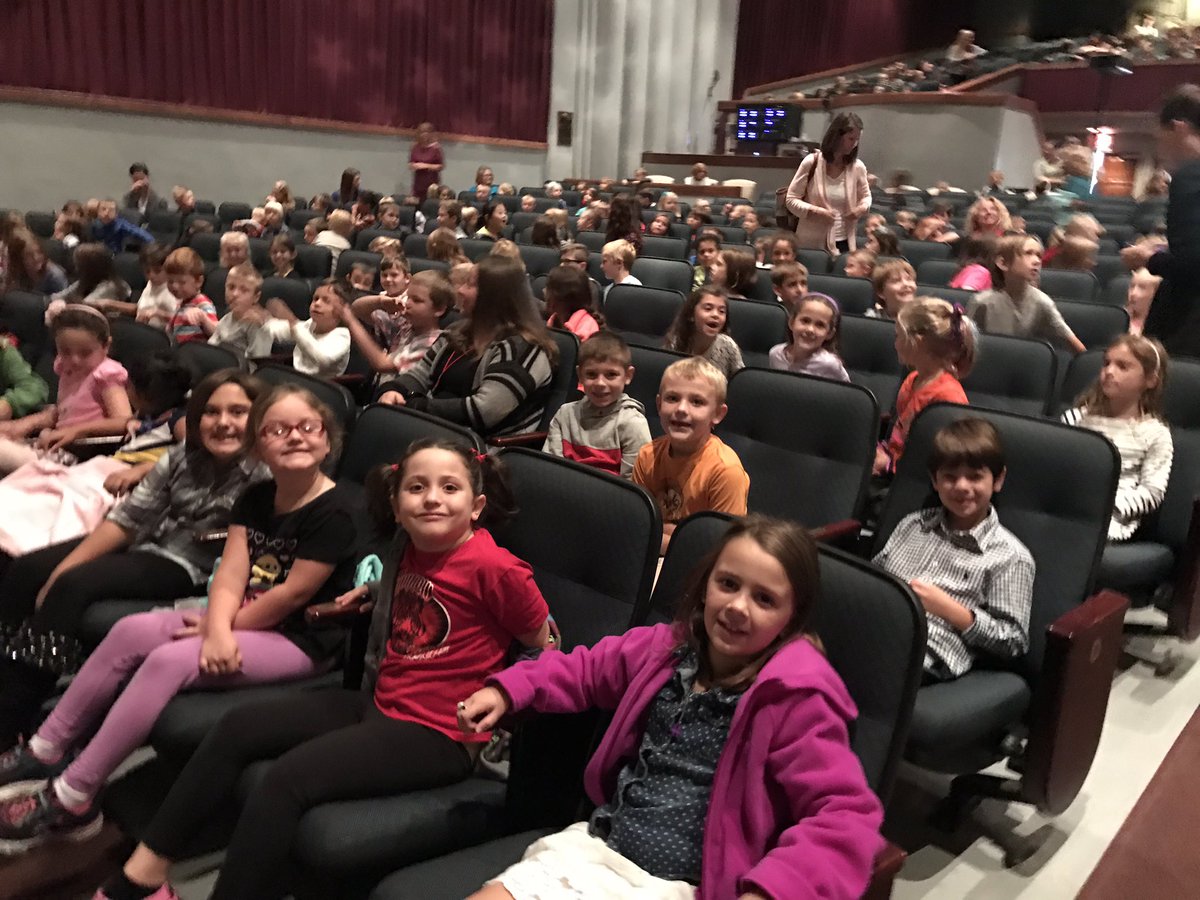 FESsharp2's tweet image. Waiting patiently for Arthur&apos;s Halloween to begin!!