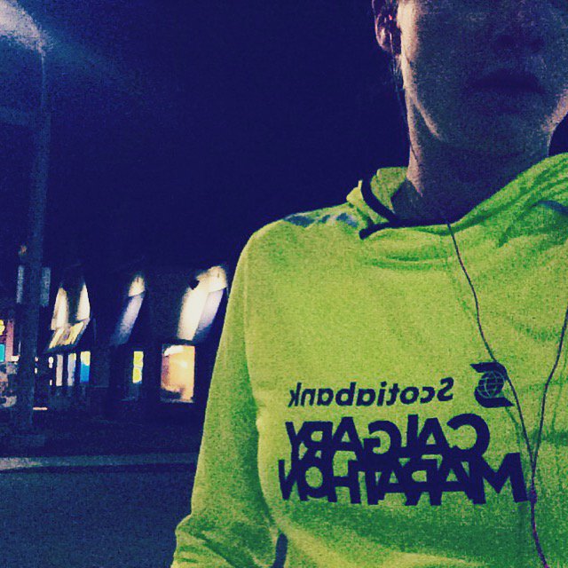 AndreaNemec's tweet photo. Two layers and good to go. Perfect morning for a #run. #RunCalgary #YYC #CalgaryMarathon #5AMClub https://t.co/z5f2sgkE5P
