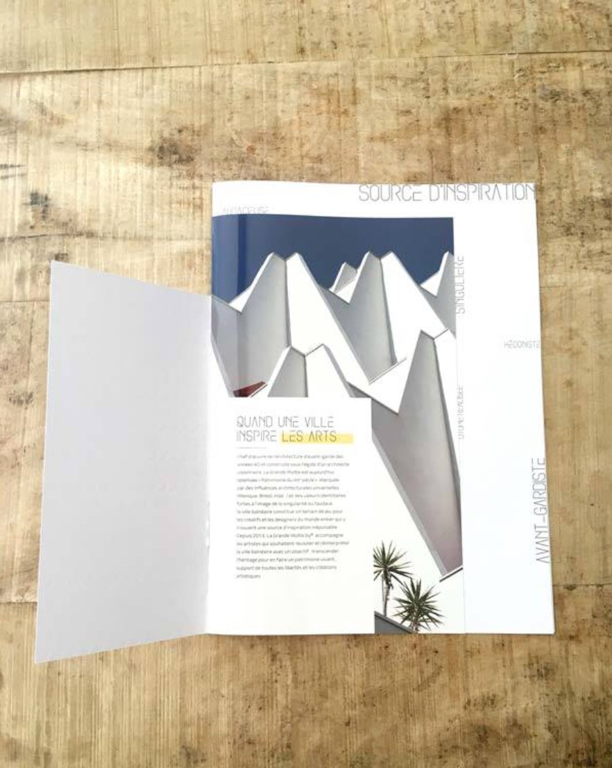 hemera_studio's tweet photo. Happy International Print Day! Voici une de nos dernières créas : Un mélange de papiers, formats et finitions :) #IPD16 #printsmart https://t.co/na5VUR5Dym