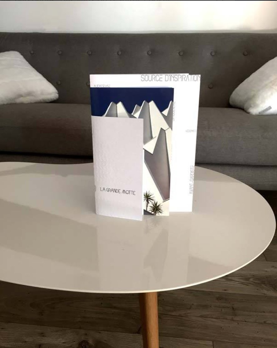 hemera_studio's tweet photo. Happy International Print Day! Voici une de nos dernières créas : Un mélange de papiers, formats et finitions :) #IPD16 #printsmart https://t.co/na5VUR5Dym