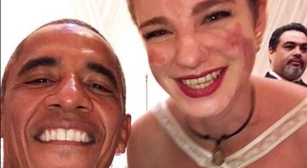ilmessaggeroit's tweet photo. #bebe vio pubblica dagli States il selfie con @BarackObama: «Piccolo sgarro al proto... https://t.co/AL3MaV9bLa https://t.co/MWFl1p8ELZ