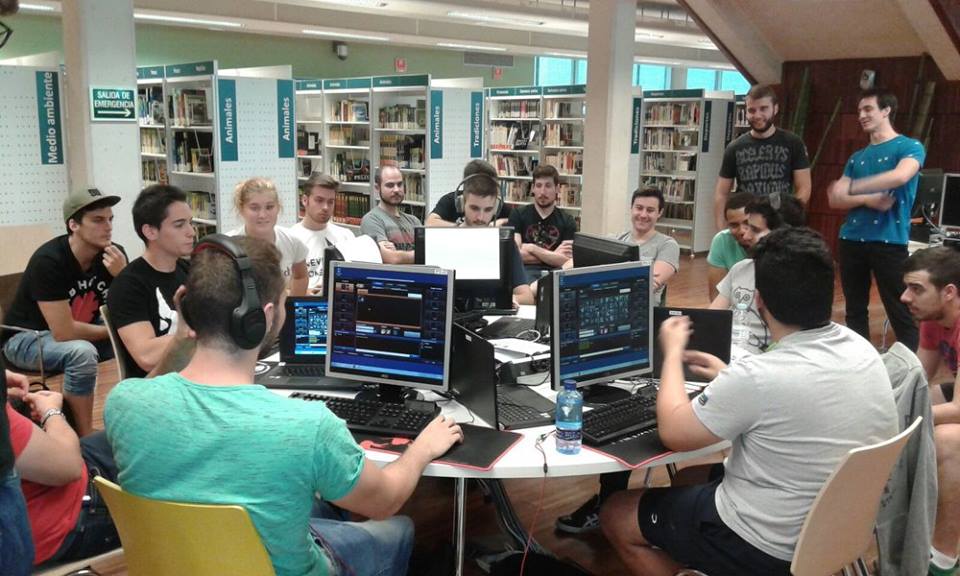 bibliotecacreal's tweet photo. Con estas fotografías de la I #FeriadelVideojuego #CRSTART2016 nos despedimos hasta la próxima edición. #GameOver https://t.co/LDq3sgPOlM https://t.co/PDCq4Q7qDX