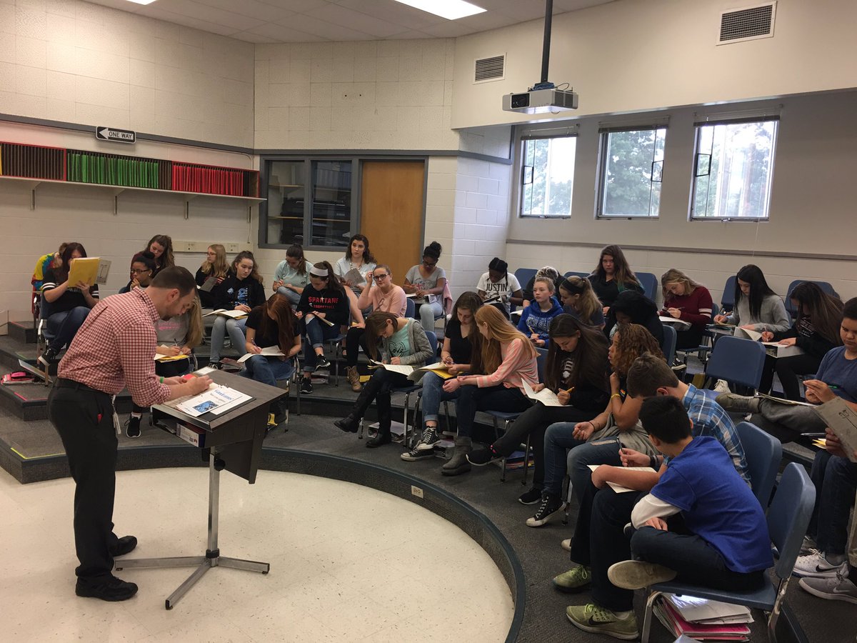 Mr. Elam leads @AntiochMS 8th Grade Choir in labeling Solfege. #annotatingthetext #literacy #smartmusicians #sightreading