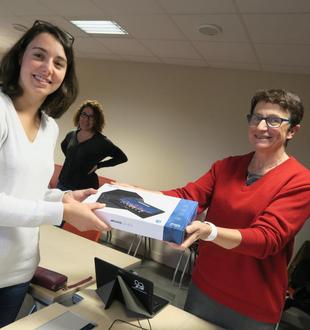 HEI : les étudiants équipés de tablettes.
 bit.ly/2dA1sqP