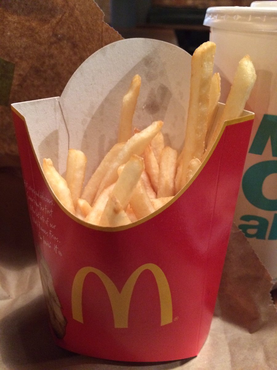 Lex_LooksFamous's tweet image. Dear @McDonaldsUK - this is not "large fries". Thanks for basically charging 40p extra for nothing. #wtf #servicefail #McDonalds