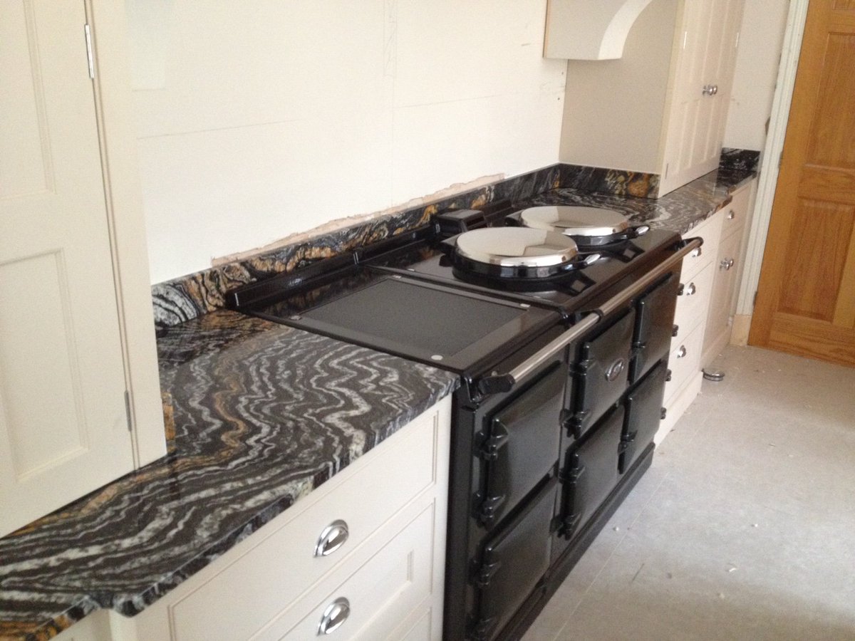 MWS_worktops's tweet photo. We love the statement created by Orinocco #Sensa by @CosentinoUK! #black #orange #kitchen #granite https://t.co/cxM9CWWRND