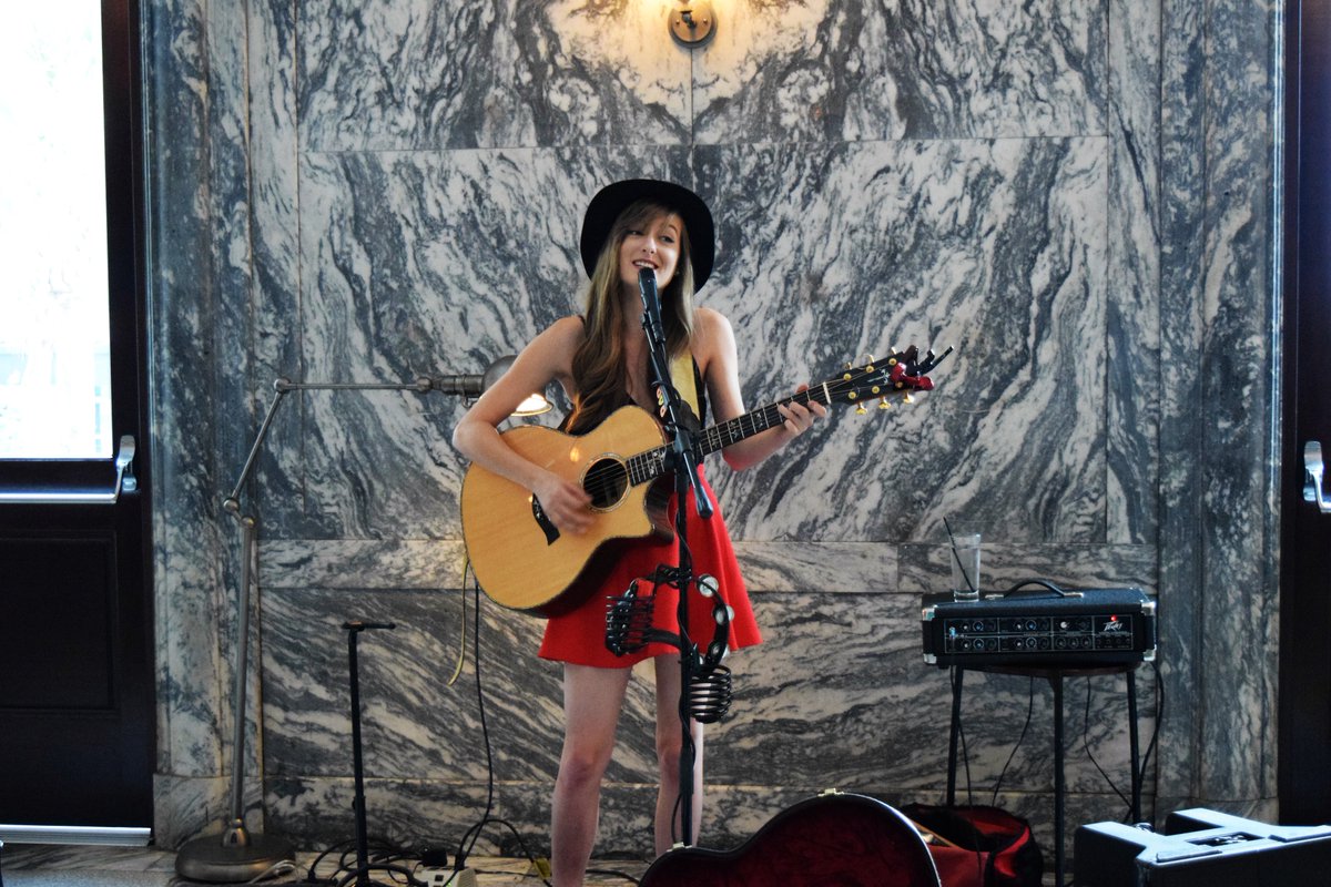 SalRosaTampa's tweet photo. Wednesdays | Don't miss #SipSessions with Danielle Mohr tonight from 6-9 p.m. Come early and enjoy #happyhour from 4-7 p.m. https://t.co/zuAbAx5XQK