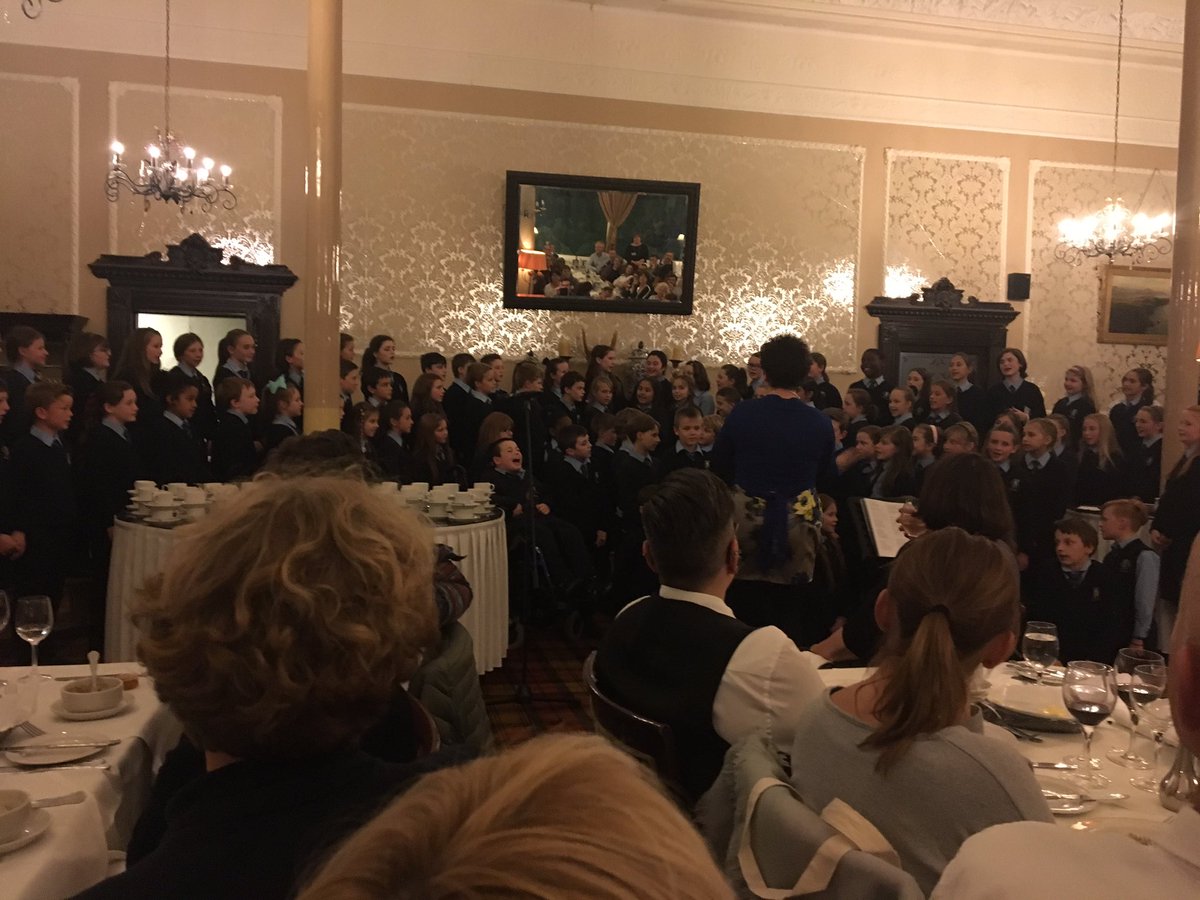 Dzieci śpiewające, że mogą wszystko jest rozczulającą esencją #ChangemakerEd <a href="/AshokaCMschools/">Changemaker Schools</a> <a href="/ross0hall/">ross hall</a>