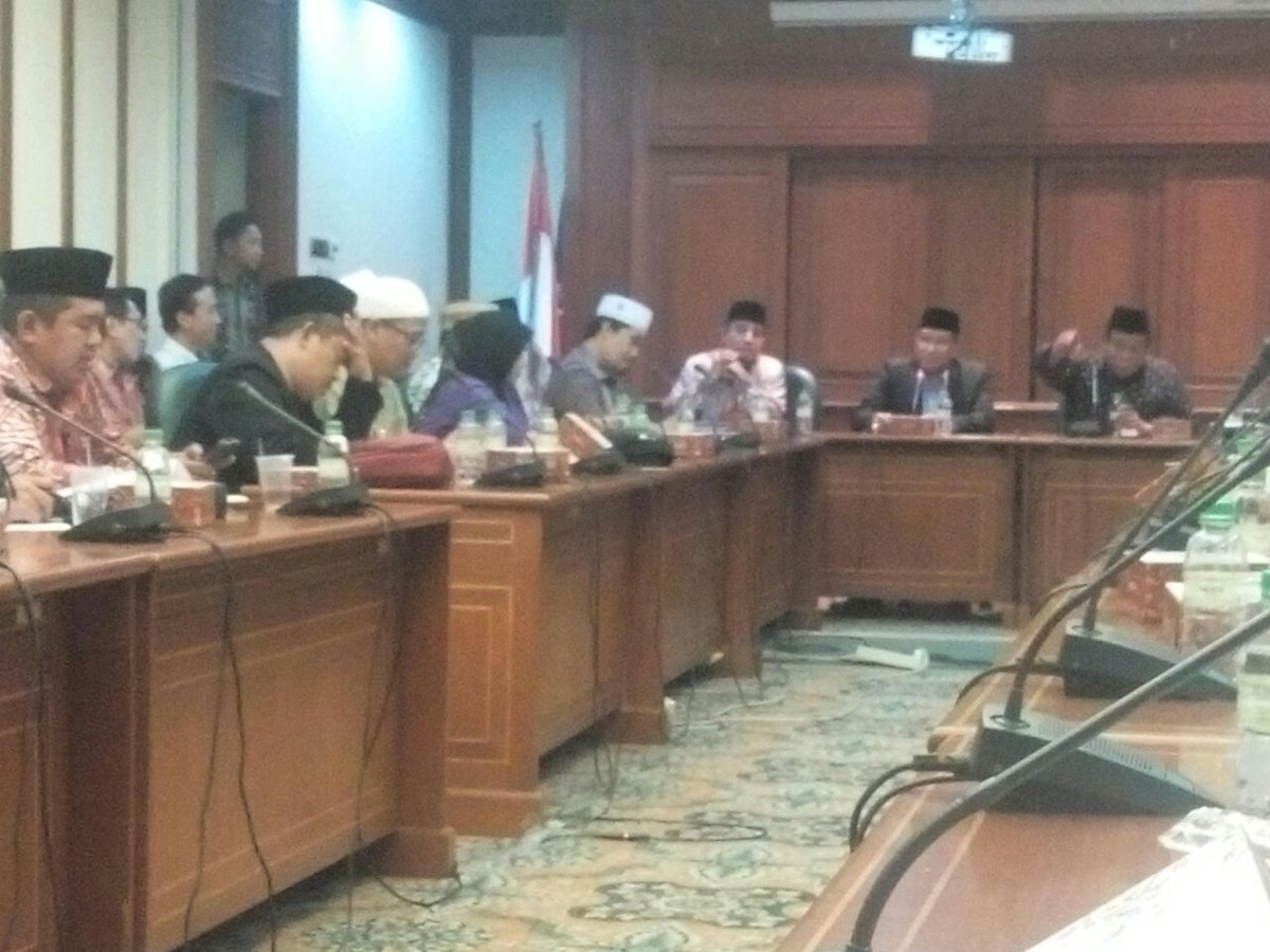 HariSantri_ID's tweet photo. Rapat panitia #HariSantri dg Ketum Prof.KH. @saidaqil diputuskan lokasi upacara 22 Oktober di Lap.Monas https://t.co/kXZKqNBusS