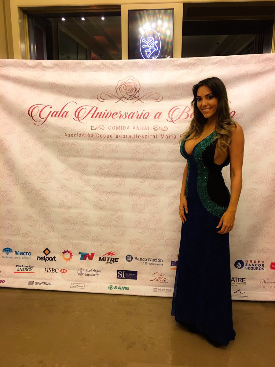 floppytesouro's tweet photo. #FloppyStyle #Gala #MarciaFreyProMadero  @FundacionNoble make up y peinado @Sergiovanglam https://t.co/NK5d58If0v