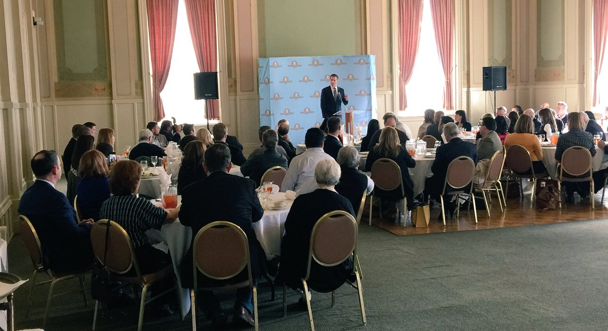 LauraEBraden's tweet image. Packed house for @GavinNewsom w/ @SacPressClub discussing cannabis, gun control and other issues facing California. #Prop64 #Prop63