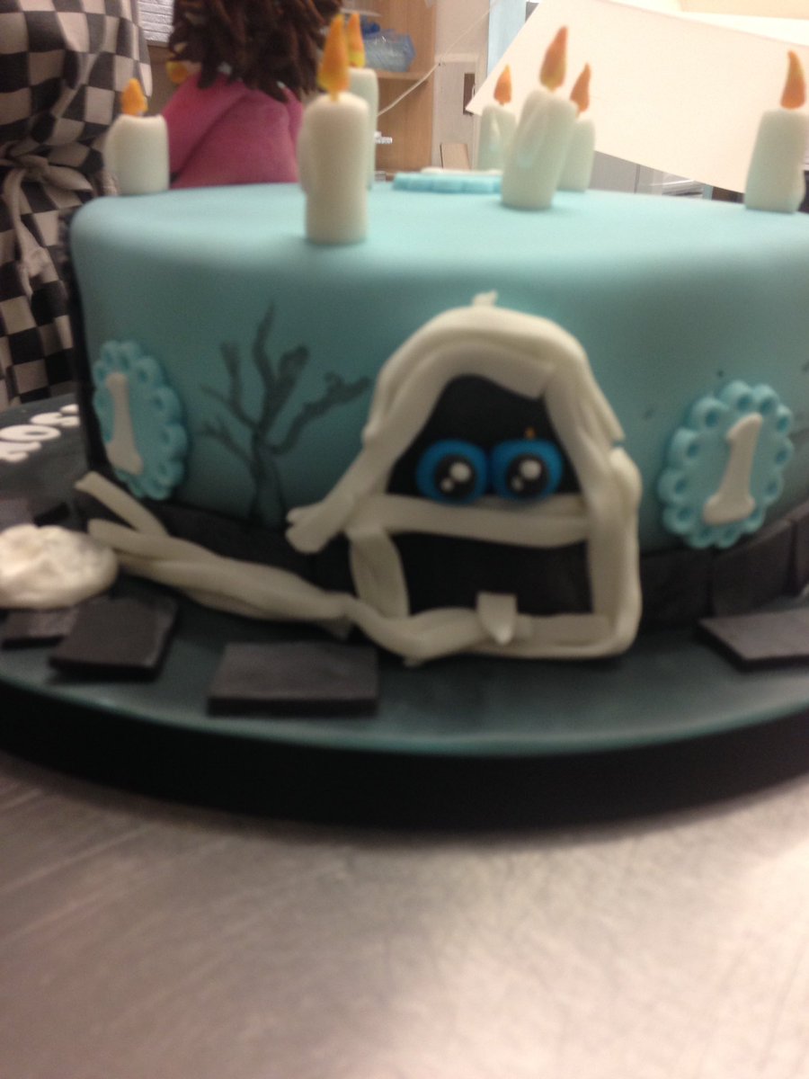 theweebakery's tweet photo. Here is the finished cake...
Happy birthday Mason 🎂🎉 https://t.co/WfqqL6W36r