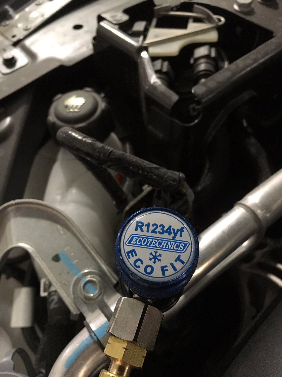 NWfueldrain's tweet photo. #r1234yf #ac systems are no problem for us! We even offer a #mobile service for #maindealers #private & #accidentrepair centres https://t.co/g30KjaEUPX