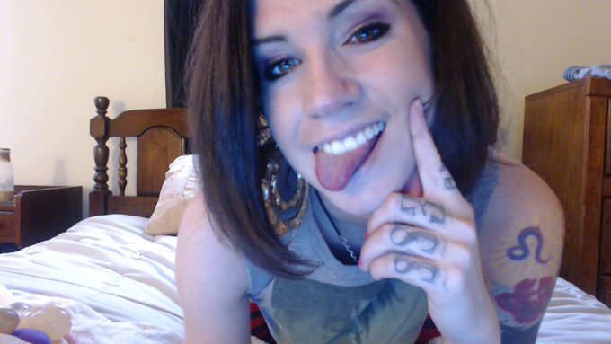 goofy!!! (older pic) https://t.co/FeEkNYMXrW<a href="/tag/tomboy"class="tags"><span>#tomboy</span></a>