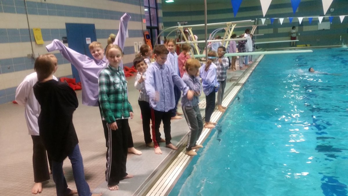 erdelyr's tweet photo. Last day of 5th grade drown proofing! https://t.co/cAayFDVQU5